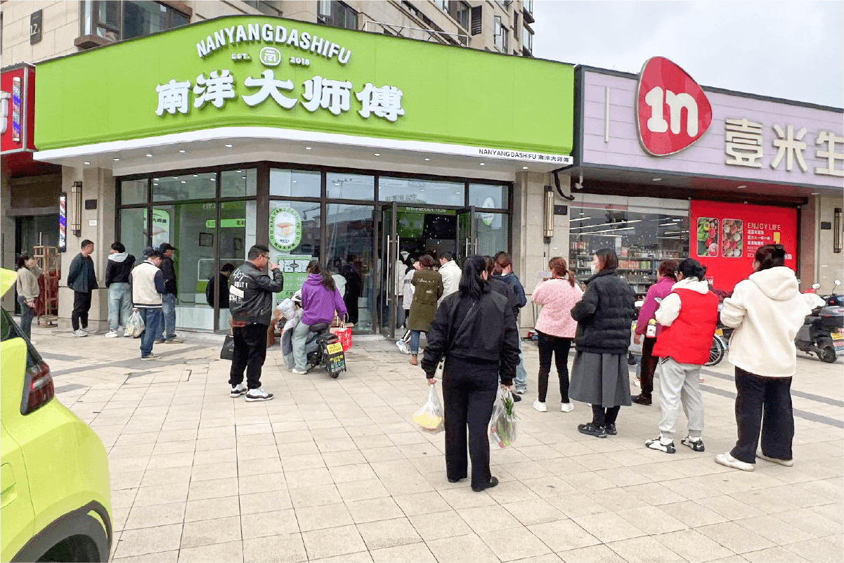 探访南洋大师傅中央厨房，揭秘极致绵软的工艺(图1)