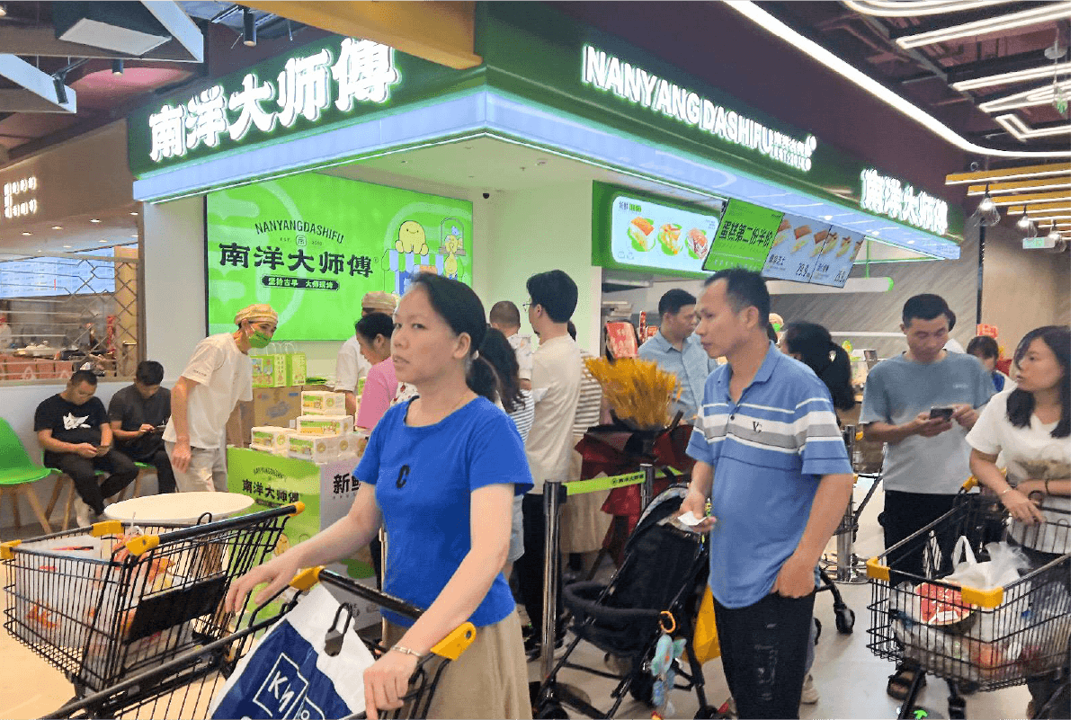 南洋大师傅：一块古早味蛋糕，为何能唤醒整个时代的记忆？(图1)