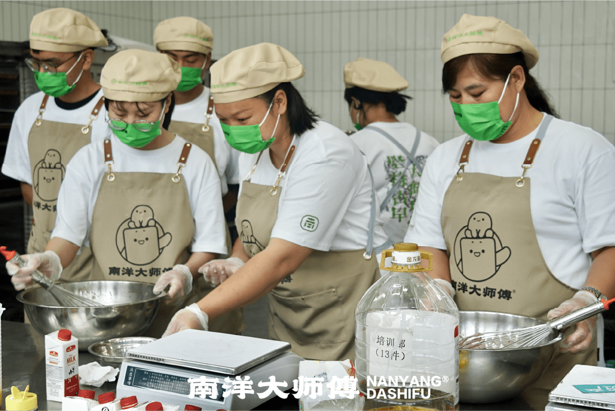 古早味的现代新生:南洋大师傅如何用科技赋能传统烘焙工艺?(图1) 古早味的现代新生:南洋大师傅如何用科技赋能传统烘焙工艺?(图1)